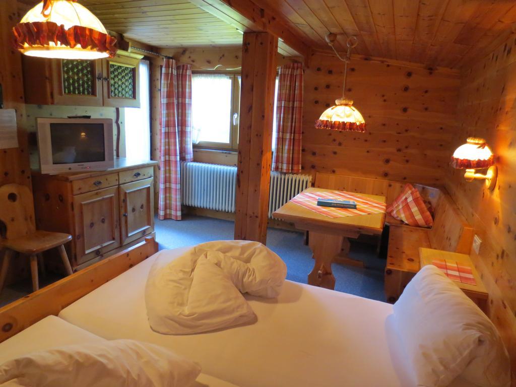 Hotel Sonnblick Wald am Arlberg Zimmer foto